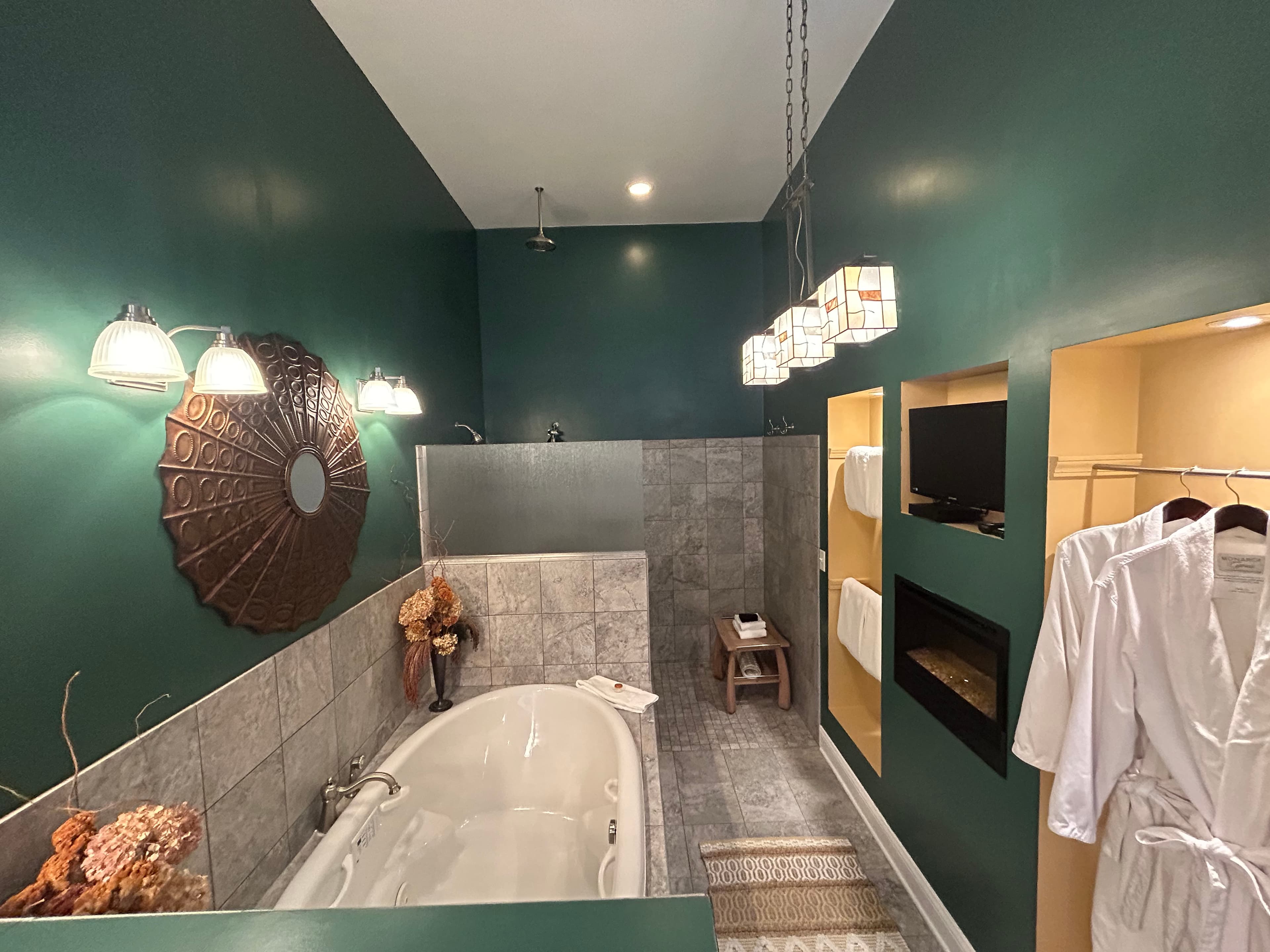 Two person jetted tub.