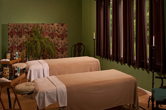 Honeymoon Couple's Massage in Spa Room